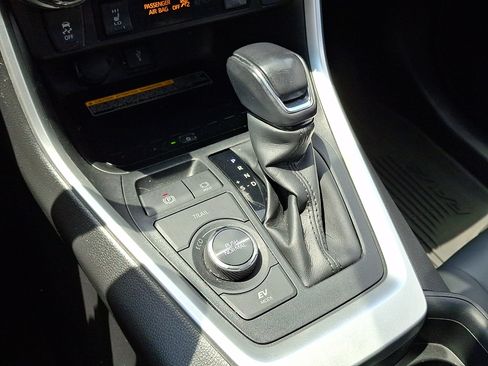 Used 2021 Toyota RAV4 XSE AWD/4WD image 18