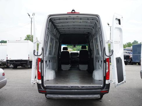 Used 2023 Mercedes-Benz Sprinter 2500 image 10