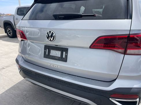 Used 2024 Volkswagen Taos SE image 4