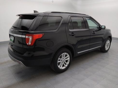 Used 2017 Ford Explorer XLT w/ Equipment Group 202A FWD image 10