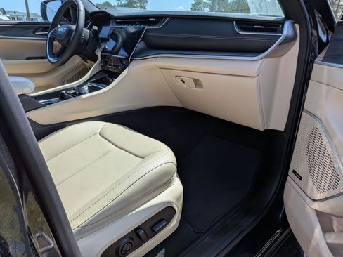 Certified 2024 Jeep Grand Cherokee L Limited w/ Luxury Tech Group II image 24