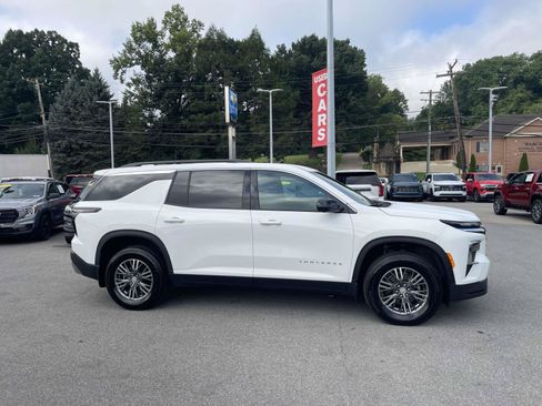 Certified 2026 Chevrolet Traverse LT w/ Driver Confidence Package AWD/4WD image 2