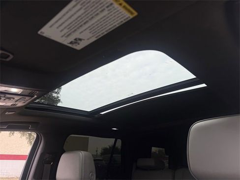 Used 2022 GMC Yukon SLT w/ SLT Premium Package image 24