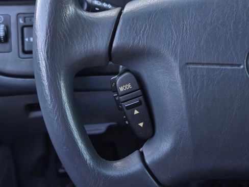 Used 2000 Toyota Sienna LE FWD image 17