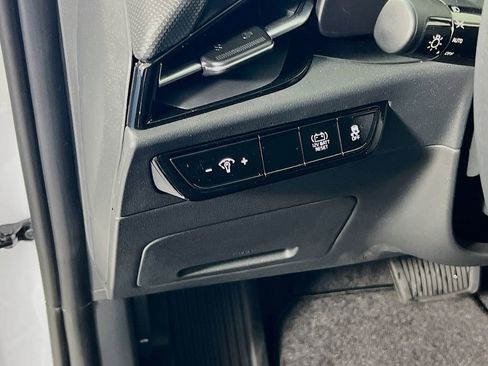 New 2026 Kia Niro LX FWD image 10