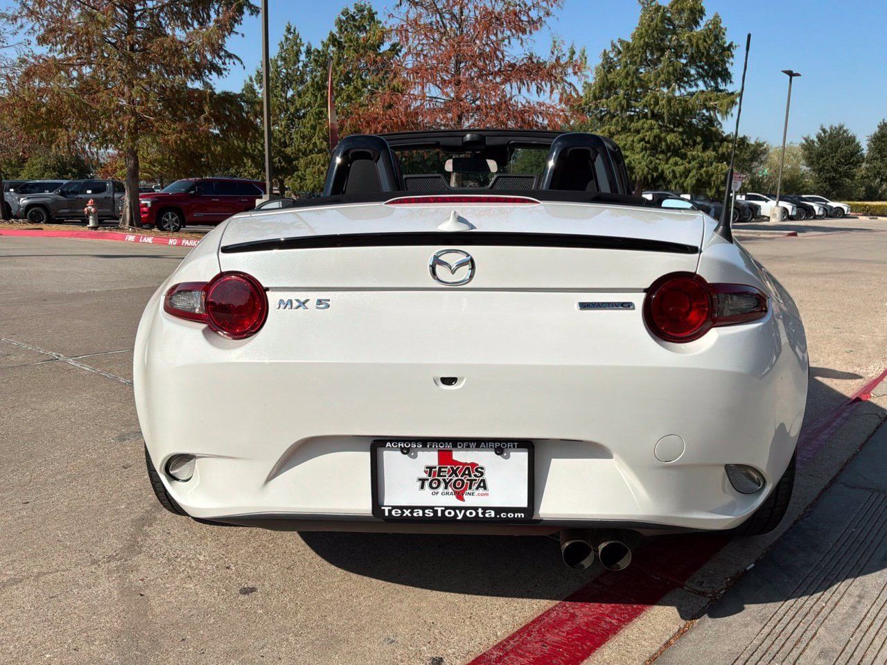 Used 2023 MAZDA MX-5 Miata Club RWD image 12