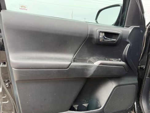 Used 2019 Toyota Tacoma TRD Sport w/ Technology Package image 20