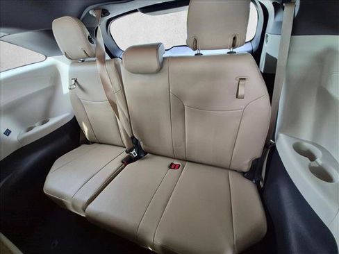 Certified 2024 Toyota Sienna XLE FWD image 16
