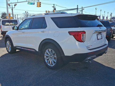 Certified 2022 Ford Explorer Limited w/ Limited Technology Package image 4