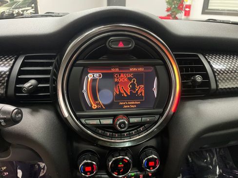 Used 2017 MINI Cooper S w/ Premium Package image 21