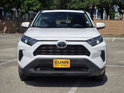 Used 2022 Toyota RAV4 XLE w/ Convenience Package FWD image 9