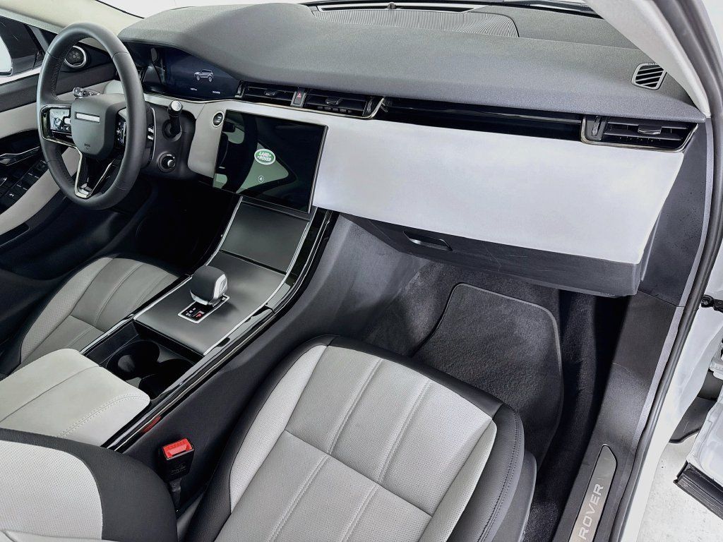 Used 2024 Land Rover Range Rover Evoque Dynamic SE AWD/4WD image 17