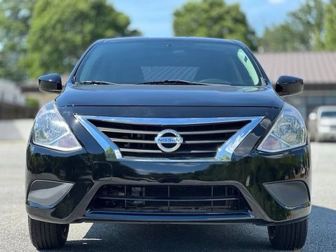 Used 2019 Nissan Versa S FWD image 2