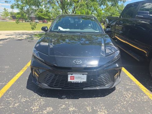 Used 2025 Toyota Camry SE FWD image 2