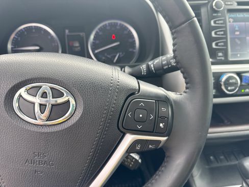 Used 2019 Toyota Highlander Limited FWD image 25