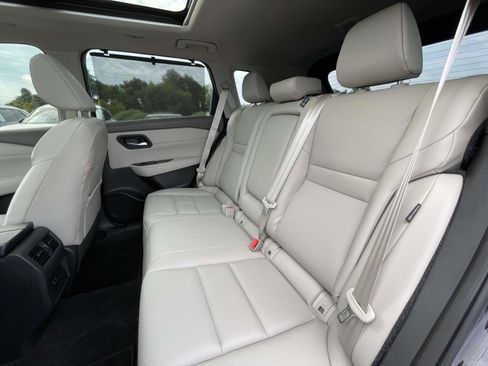 Used 2023 Nissan Rogue SV w/ SV Premium B Package FWD image 13
