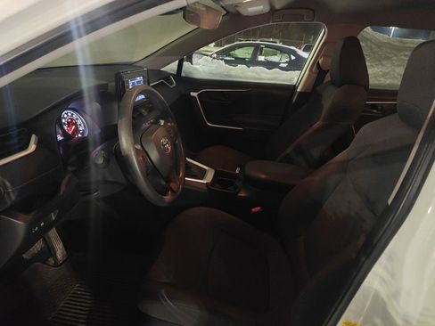 Used 2021 Toyota RAV4 LE image 6