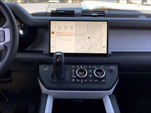 New 2025 Land Rover Defender 130 X-Dynamic SE AWD/4WD image 11