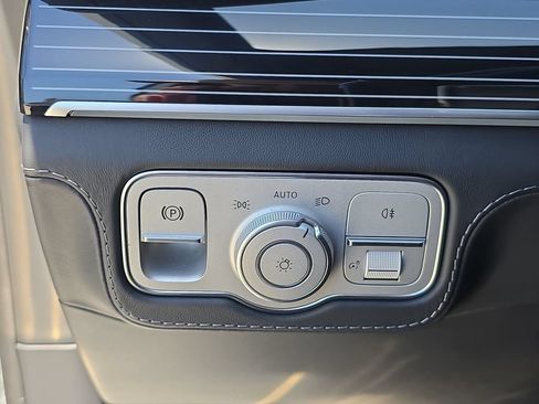 Used 2026 Mercedes-Benz Maybach GLS 600 4MATIC image 30