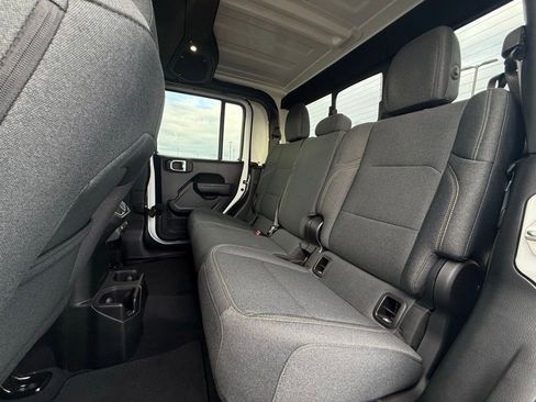 Used 2025 Jeep Gladiator Sport AWD/4WD image 25