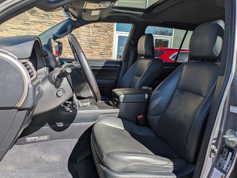 Used 2023 Lexus GX 460 Luxury w/ Sport Design Package AWD/4WD image 26