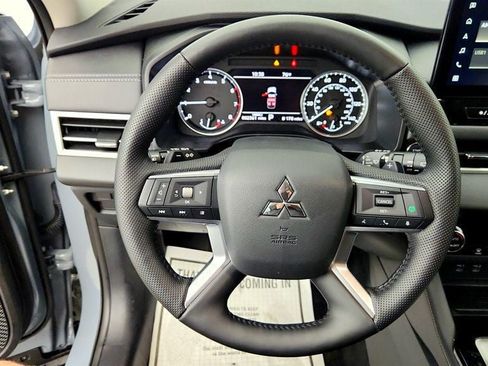 Used 2026 Mitsubishi Outlander LE AWD/4WD image 14