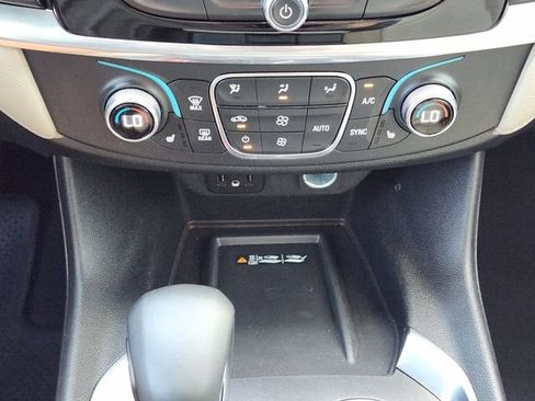 Used 2023 Chevrolet Traverse LT FWD image 21