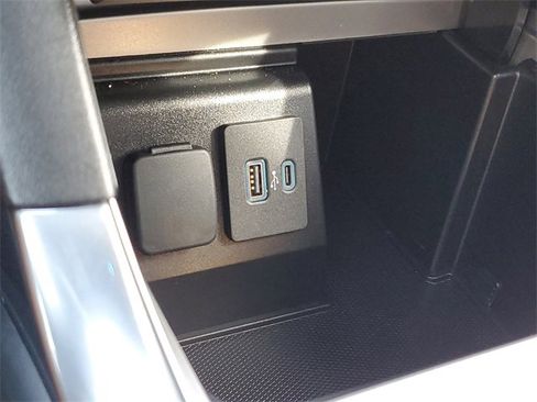 Used 2020 Ford Explorer Platinum w/ Premium Technology Package image 23