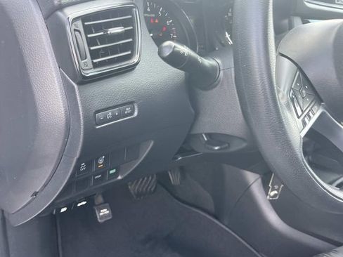 Used 2017 Nissan Rogue S FWD image 23