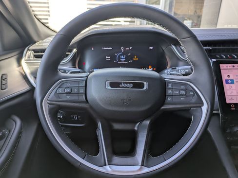 Used 2024 Jeep Grand Cherokee Limited w/ Luxury Tech Group II AWD/4WD image 12