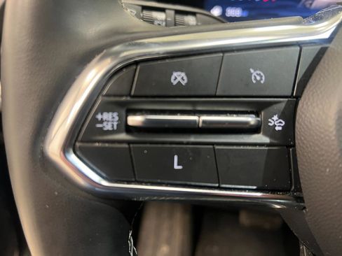 Used 2025 Chevrolet Traverse LT FWD image 26