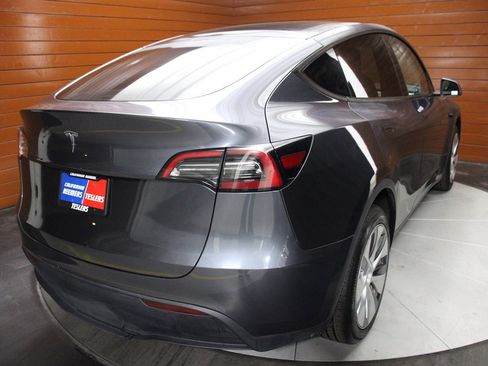 Used 2023 Tesla Model Y Long Range image 15