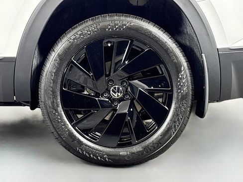 New 2026 Volkswagen Atlas SE image 32