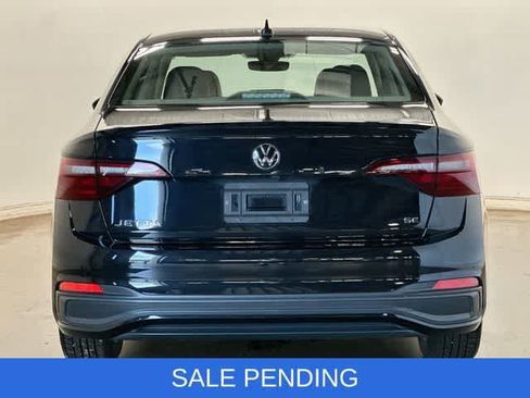 Used 2024 Volkswagen Jetta SE FWD image 4