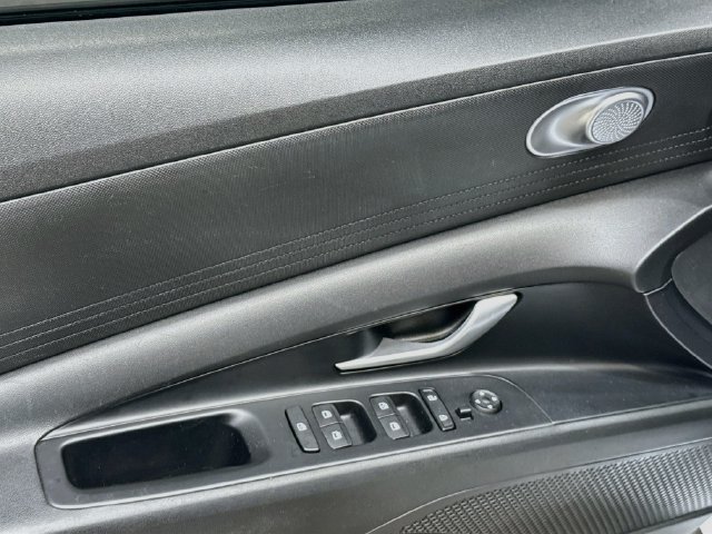 Used 2021 Hyundai Elantra SEL FWD image 19