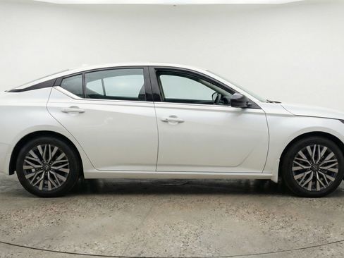 Used 2025 Nissan Altima 2.5 SV image 11