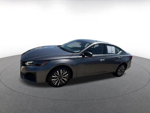 Used 2025 Nissan Altima 2.5 SV FWD image 6