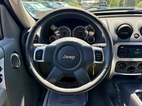 Used 2005 Jeep Liberty Limited AWD/4WD image 32
