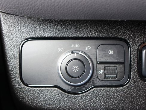 Used 2025 Mercedes-Benz Sprinter 2500 image 42