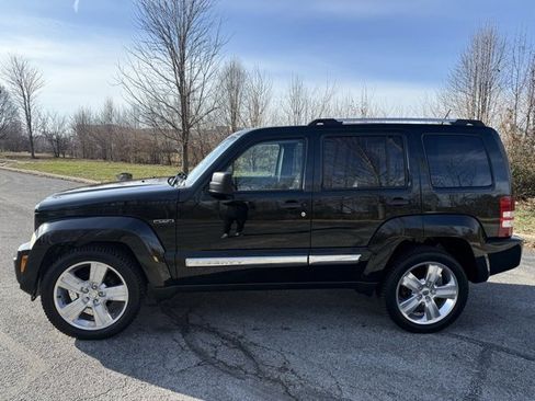 Used 2012 Jeep Liberty Limited Jet w/ Comfort/Convenience Group image 7