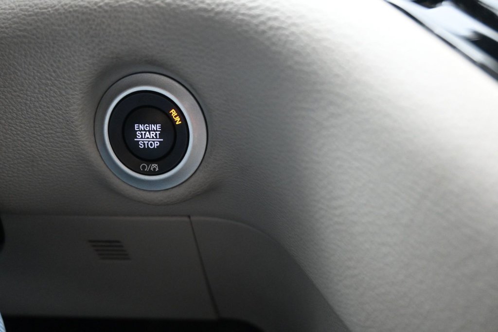 Used 2023 Chrysler Pacifica Touring-L FWD image 13