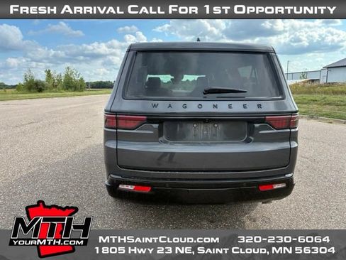 Used 2024 Jeep Wagoneer L Series II AWD/4WD image 7