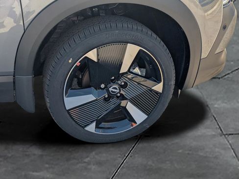 New 2025 Nissan Kicks SR image 11