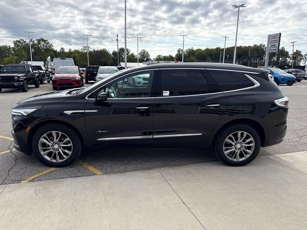 Used 2022 Buick Enclave Avenir w/ Avenir Technology Package AWD/4WD image 9