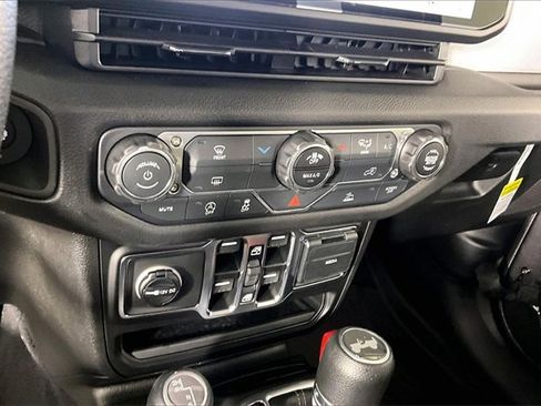 Used 2025 Jeep Wrangler Sport image 15