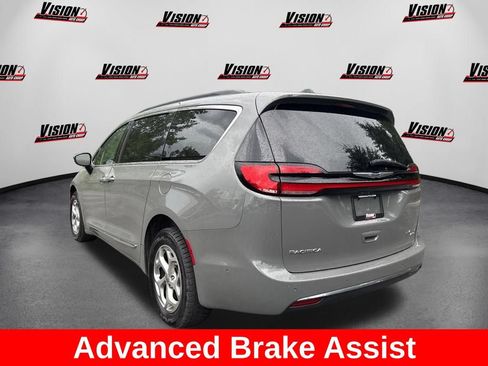 Used 2023 Chrysler Pacifica Limited AWD/4WD image 8
