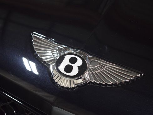 Certified 2022 Bentley Bentayga image 9