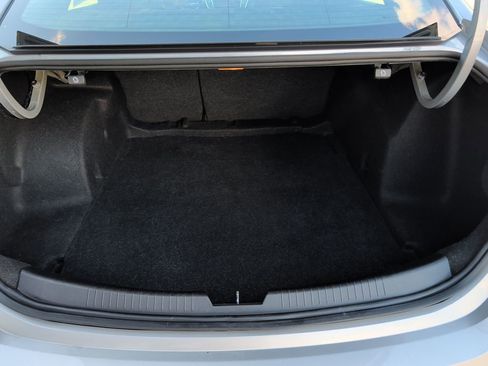 Used 2018 Chevrolet Malibu LT image 20