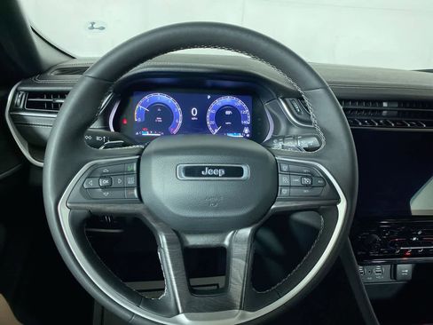 Used 2024 Jeep Grand Cherokee Limited image 22