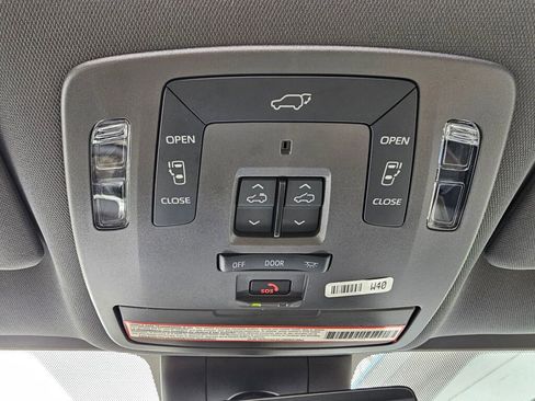 Used 2023 Toyota Sienna Limited AWD/4WD image 35